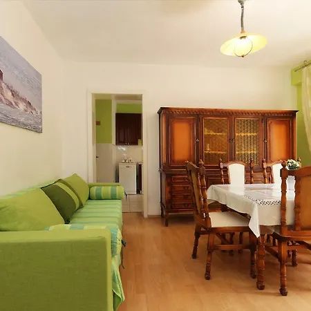 Apartments Nina Beach Makarska Exterior photo