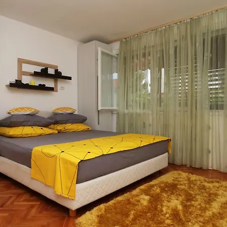 Apartments Nina Beach Makarska Exterior photo
